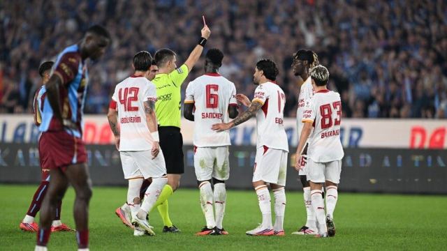 Galatasaray, Süper Lig'de Trabzonspor'a 4-0 yenildi