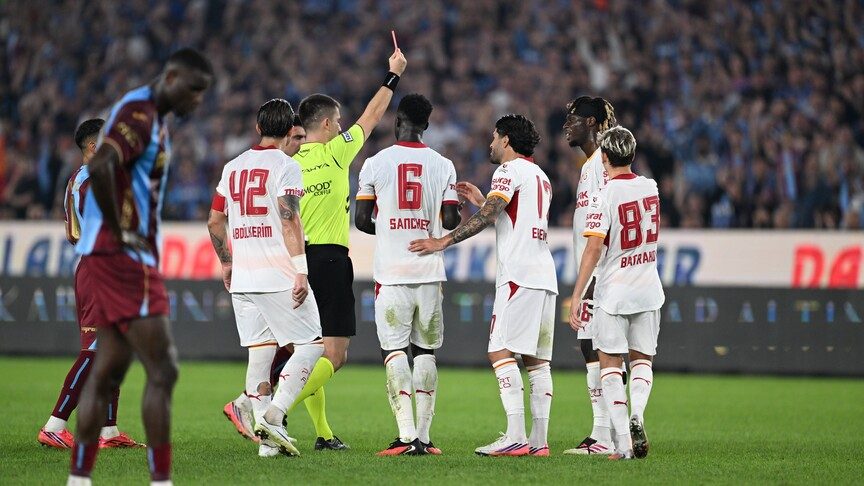 Galatasaray, Süper Lig'de Trabzonspor'a 4-0 yenildi