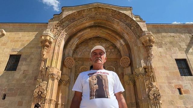 Divriği Ulu Cami'nin Gönüllü Elçisi Mustafa Yıldırım Bilgilendiriyor