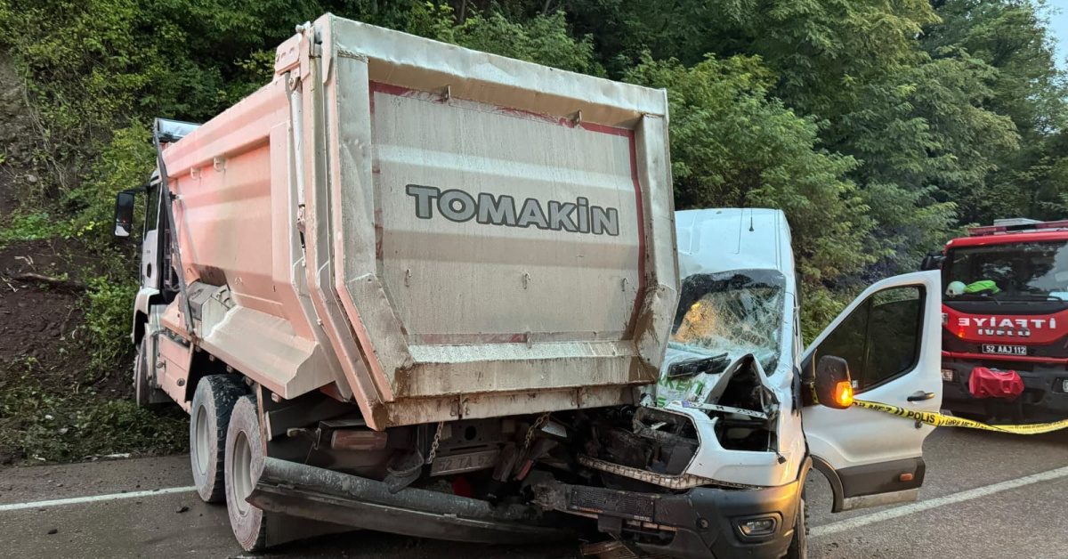 Ordu'da Fatsa'da trafik kazası: 1 ölü, 23 yaralı