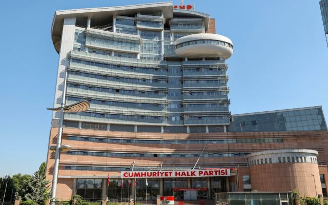 CHP'de 48 Üye İhraç Edildi