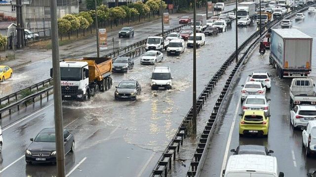 Kocaeli, Sakarya ve Yalova'da sağanak nedeniyle eğitime ara verildi