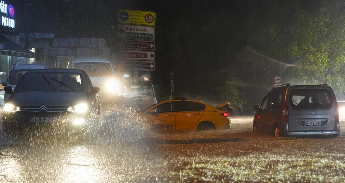İstanbul'da sağanak yağışlar Sarıyer ve Kağıthane'yi etkiledi