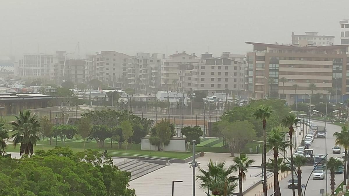 Hatay'da toz taşınımı nedeniyle görüş mesafesi düştü