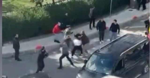 Bayrampaşa'da Yol Verme Kavgası Caddeyi Karıştırdı