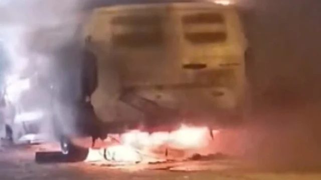 Eyüpsultan'da otomobil alev aldı, sürücü kurtuldu