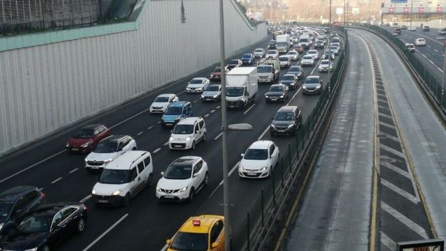 Büyükçekmece'de D-100 kara yolu 22.00-06.00 saatlerinde kapatılacak