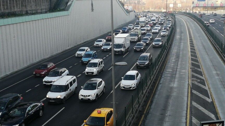 Büyükçekmece'de D-100 kara yolu 22.00-06.00 saatlerinde kapatılacak