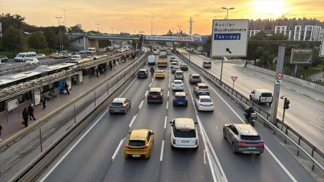 İstanbul'da trafik yoğunluğu akşam saatlerinde yüzde 83'e ulaştı