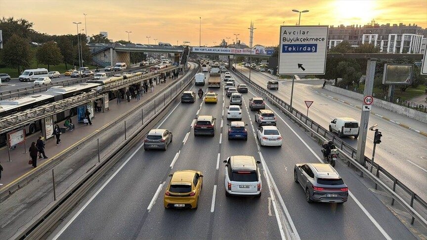 İstanbul'da trafik yoğunluğu akşam saatlerinde yüzde 83'e ulaştı