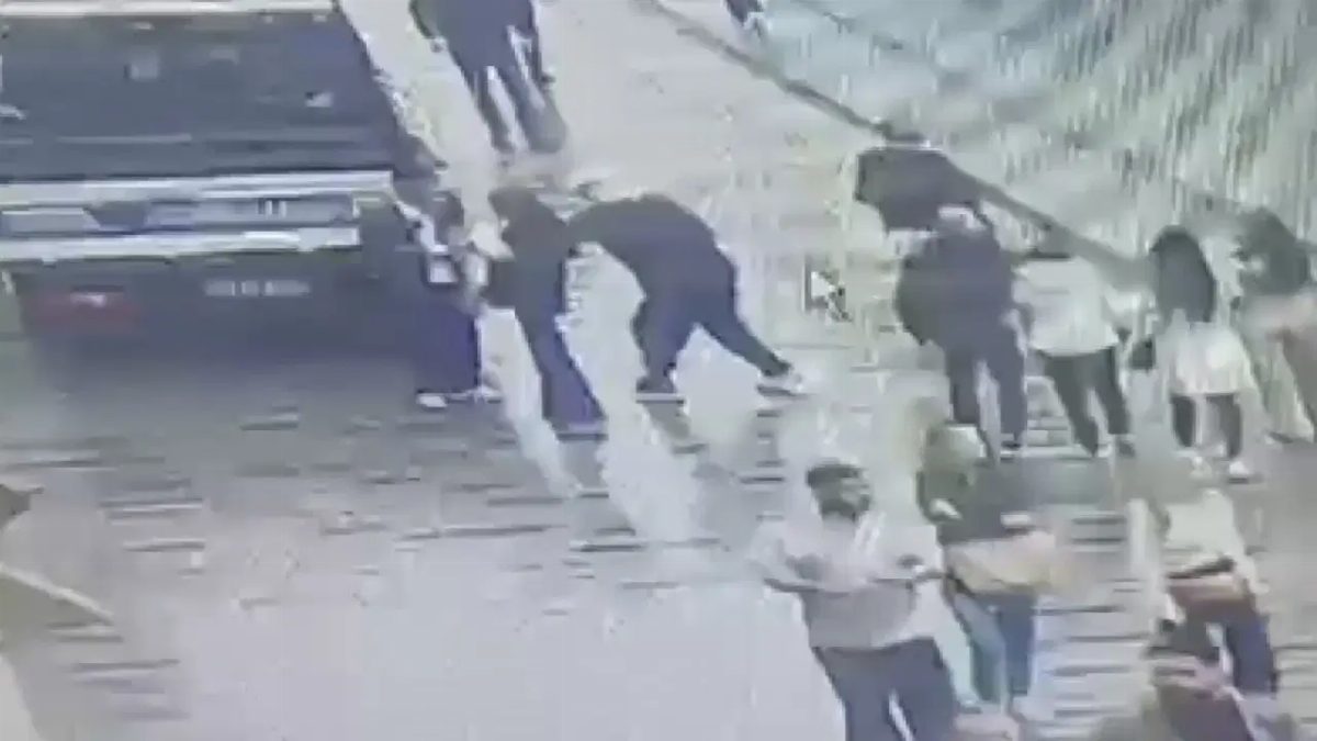 Beyoğlu'nda cep telefonu kapkaç yapan şüpheli yakalandı