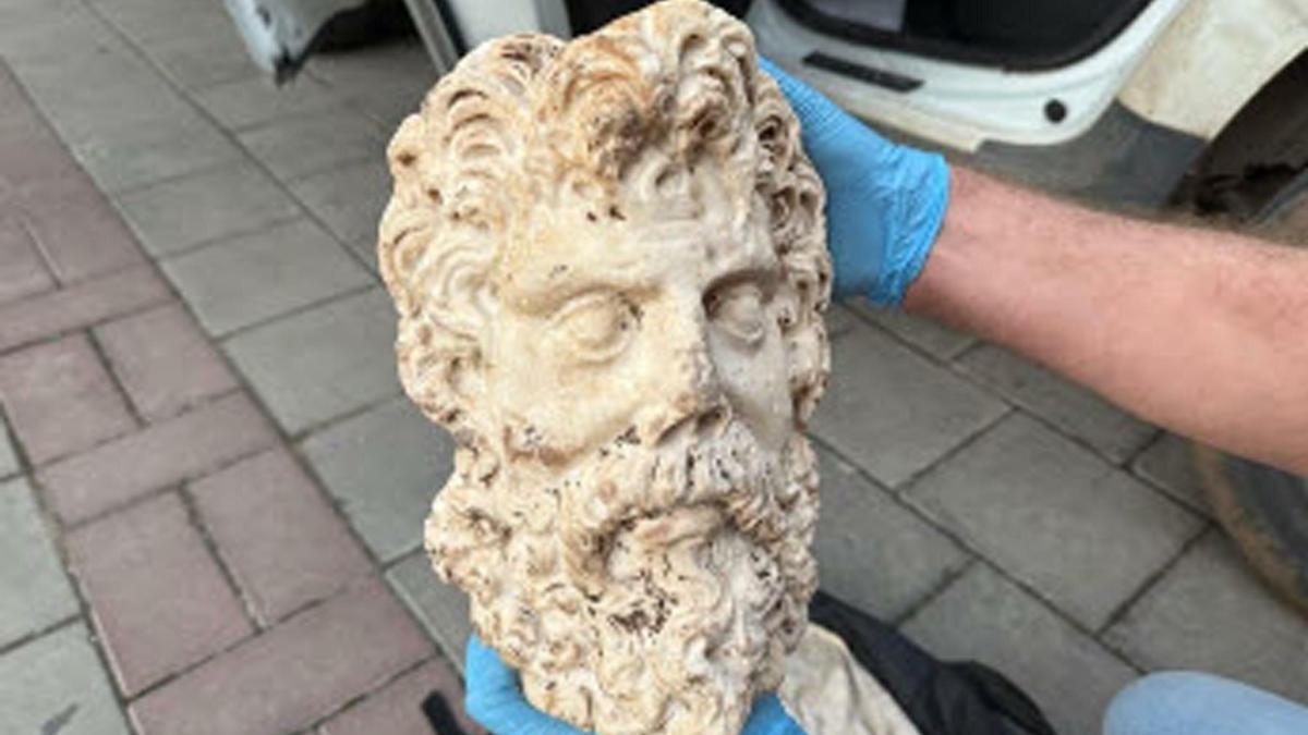 Zeus Heykeli İzmir'de Ele Geçirildi