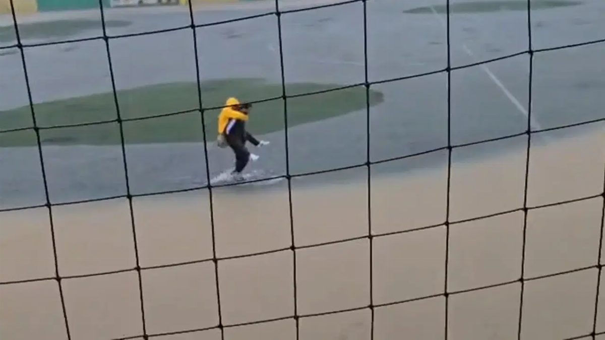 Sarıyer'de Halı Saha Selinde Çocukları Spor Hocası Kurtardı