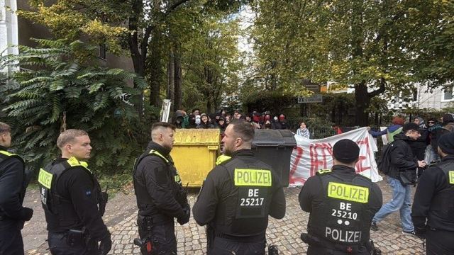 Berlin'de Öğrenciler Fransa'daki Öğrencilerle Dayanışma Gösterisi Düzenledi