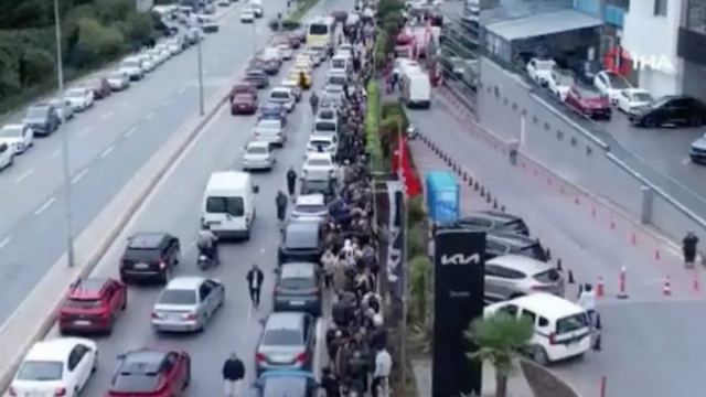 Ataşehir'de İndirim Kampanyası Nedeniyle 60 Bin Kişi Akın Etti