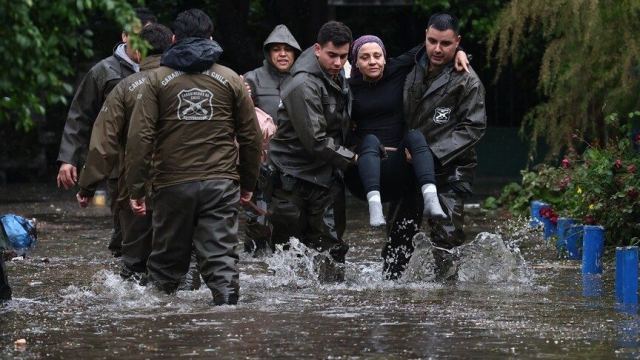 Şili'de Acil Durum İlan Edildi, Yağışlar Santiago'yu Vurdu