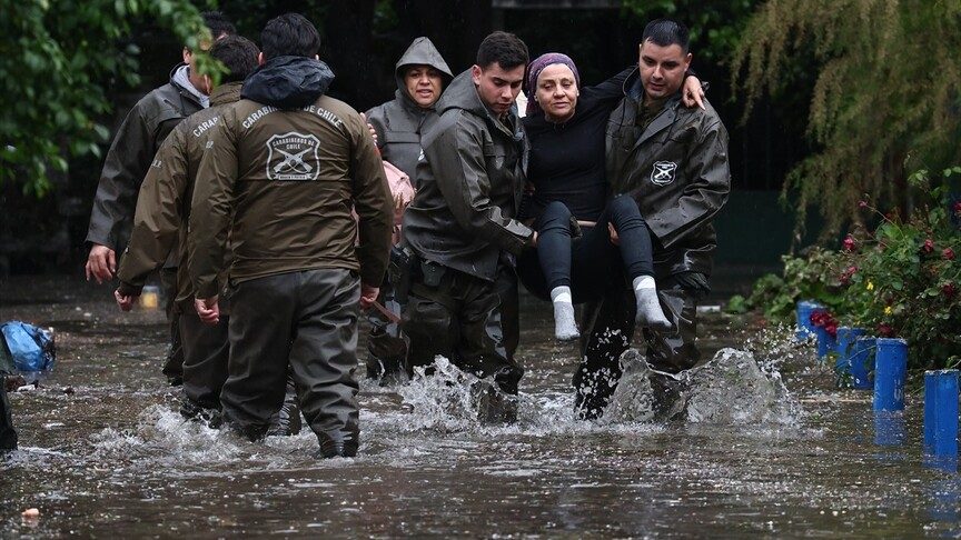 Şili'de Acil Durum İlan Edildi, Yağışlar Santiago'yu Vurdu