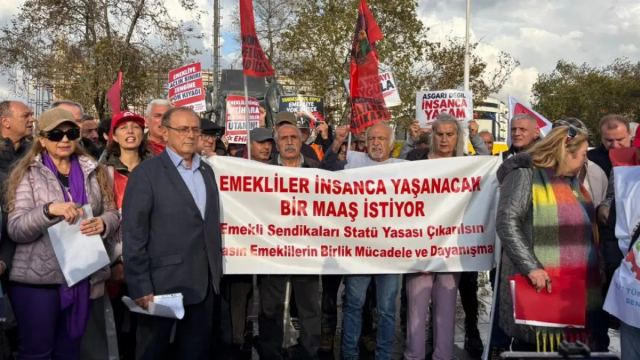 Kadıköy'de 26 emekli örgütü seyyanen zam talep etti