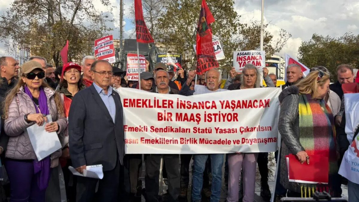 Kadıköy'de 26 emekli örgütü seyyanen zam talep etti