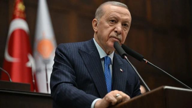 Cumhurbaşkanı Erdoğan Kadın Kolları'na Seslendi: Dimdik Ayaktayız