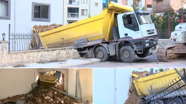 Pendik'te hafriyat kamyonu iş yerine girdi, şoför atladı