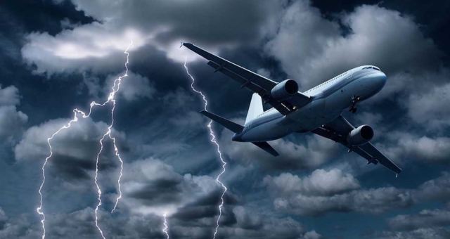 İstanbul'da Olumsuz Hava Koşulları 43 Uçağı Havada Bıraktı