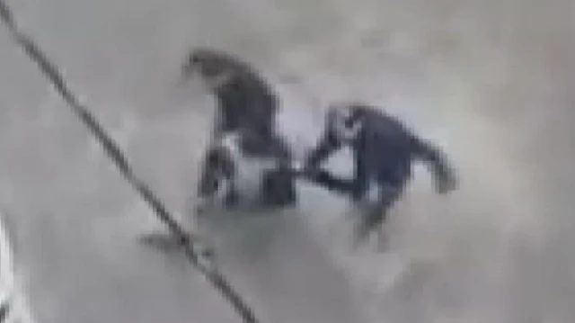 Esenyurt'ta sağanak yağış sokakları göle çevirdi