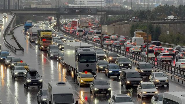 İstanbul'da trafik yoğunluğu yüzde 69'a ulaştı