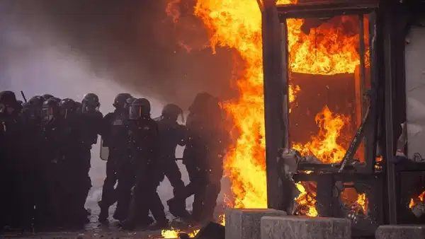 Fransa'da Eylemler Sırasında 149 Kişi Tutuklandı