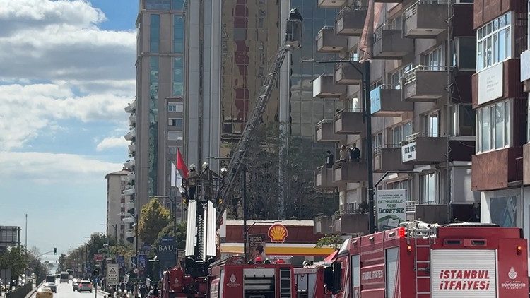 Beşiktaş'ta yangın paniği: Dans akademisinde yangın çıktı