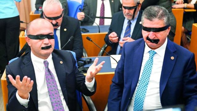 Yeni Parti'de bantlı eylem sonrası pişmanlık yaşanıyor