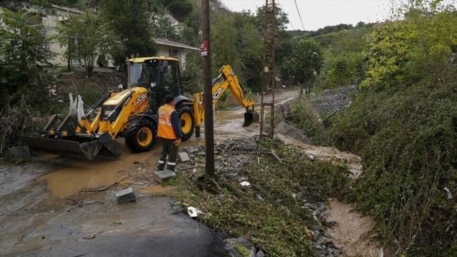 İstanbul'da Sağanak Sonrası Hasar Onarım Çalışmaları Devam Ediyor