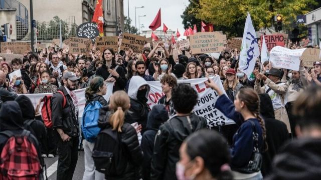 Fransa'da lise öğrencileri eylemlerine devam ediyor