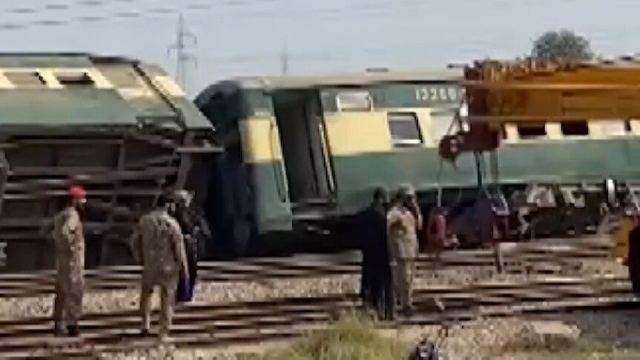 Pakistan'da tren kazasında 5 kişi hayatını kaybetti