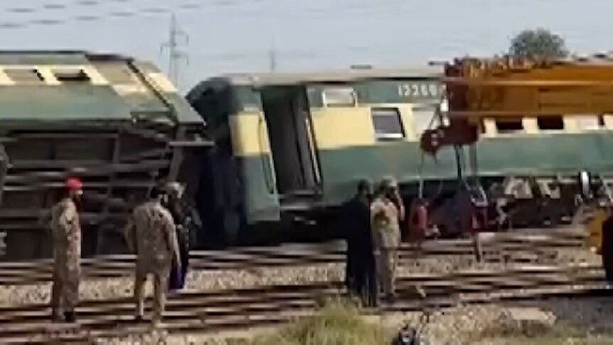 Pakistan'da tren kazasında 5 kişi hayatını kaybetti