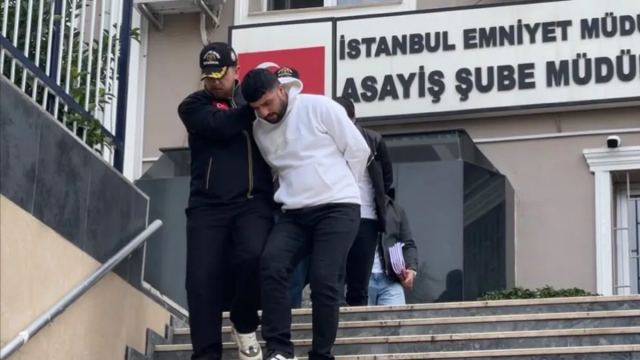 Başakşehir'de Lüks Araç Konsol Hırsızlığına İki Gözaltı