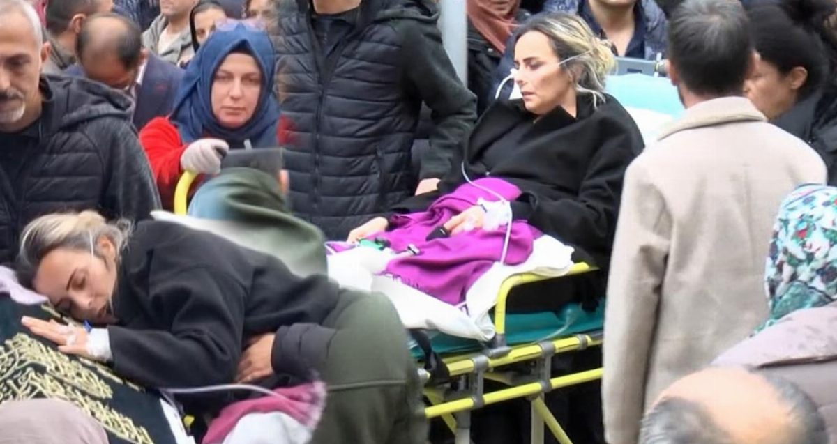 Maltepe'de yoğun bakımdan çıkan anne, kızının cenazesinde gözyaşı döktü
