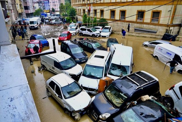 İstanbul'da sel felaketi: Can kaybı 8'e yükseldi