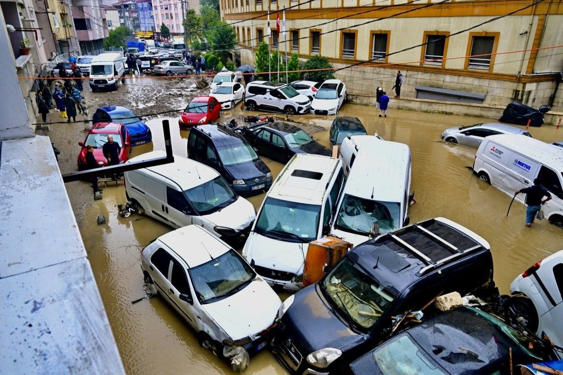 İstanbul'da sel felaketi: Can kaybı 8'e yükseldi