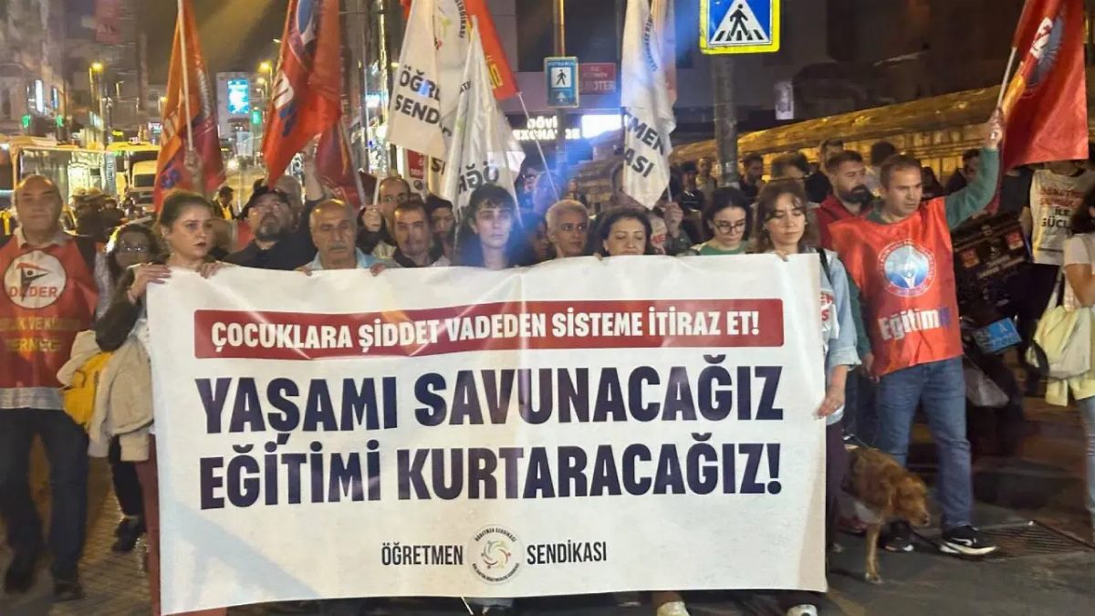 Kadıköy'de Okul Saldırıları Protesto Edildi
