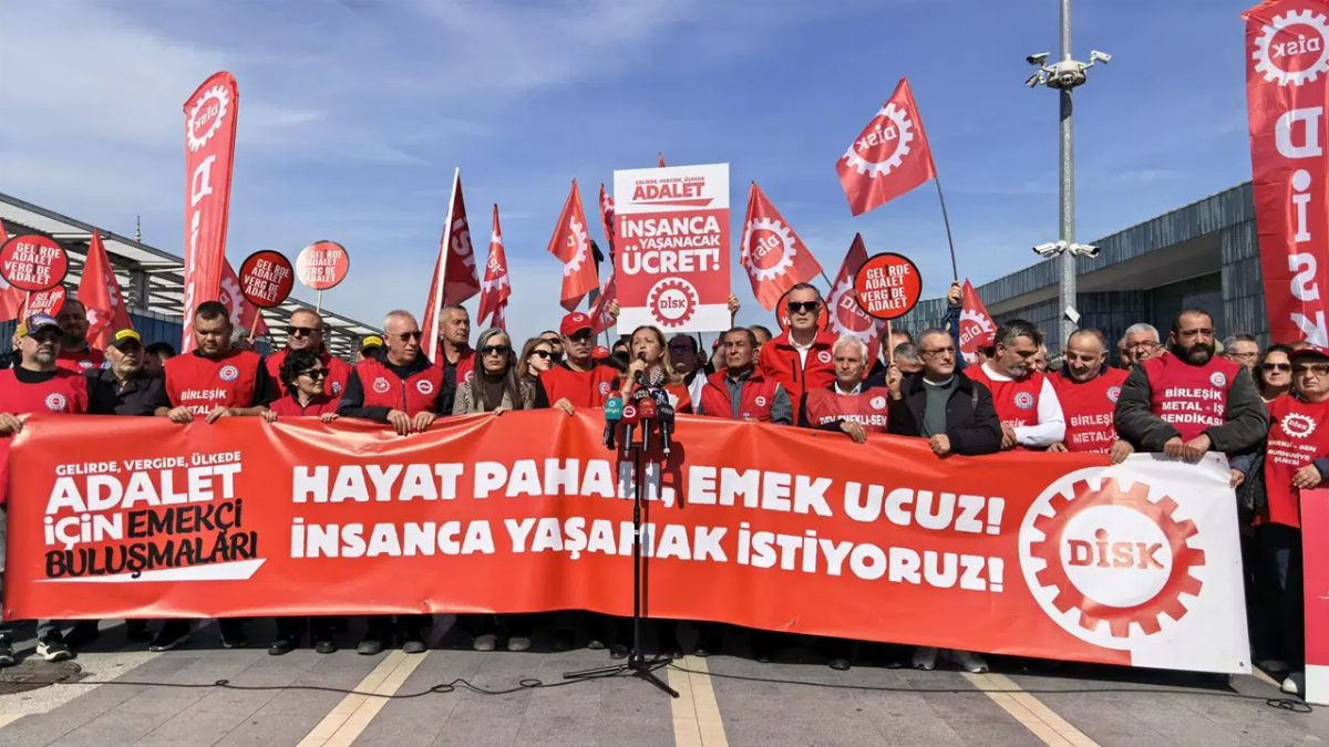 DİSK'ten Asgari Ücret ve Emekli Aylığı İçin Çağrı