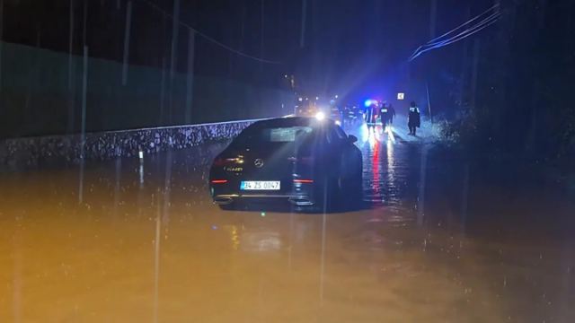 Sağanak Yağış Şile ve Pendik'te Su Birikintileri Oluşturdu
