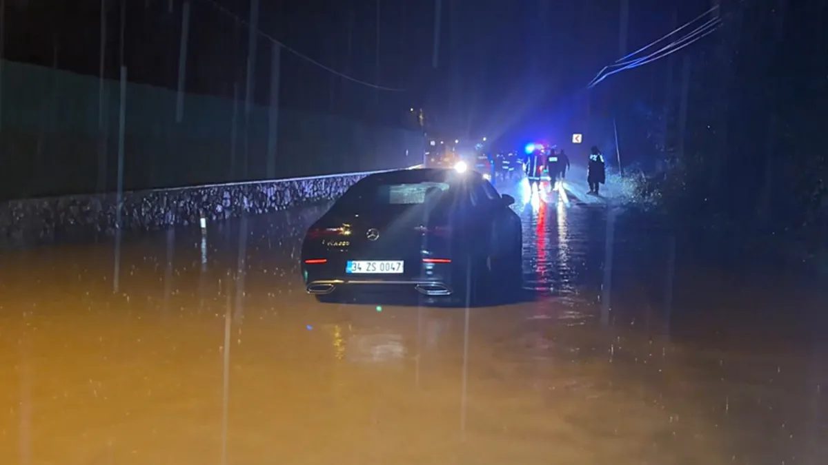Sağanak Yağış Şile ve Pendik'te Su Birikintileri Oluşturdu