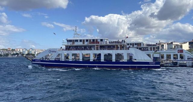 Bozcaada feribot seferleri fırtına nedeniyle iptal edildi
