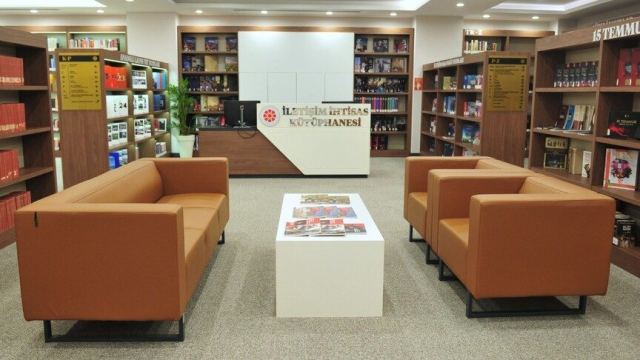 İletişim İhtisas Kütüphanesi'ne Kurumsal Sorumluluk Ödülü
