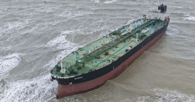 Sarıyer'de karaya oturan tanker başarılı bir şekilde kurtarıldı