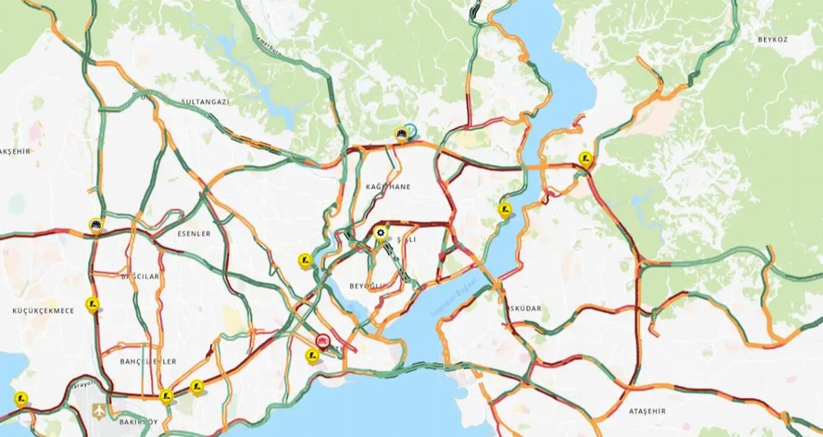 İstanbul'da sağanak yağış ve trafik yoğunluğu arttı