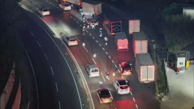 Küçükçekmece'de asayiş denetimi: İki firari şüpheli yakalandı