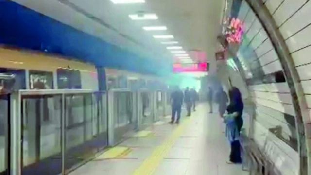 İstanbul'da Metroda Trafo Patladı, Yolcular Panik Yaşadı