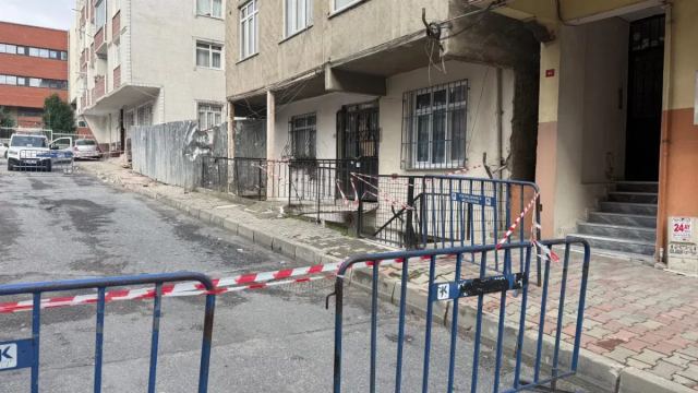 Küçükçekmece'de çatlak bulunan apartman tahliye edildi